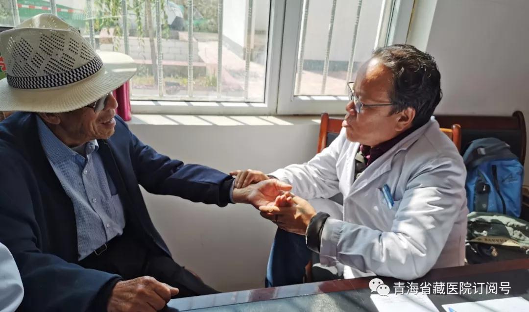性爱直播
行政第二党支部赴海东市乐都区马厂乡开展“服务百姓健康行动”义诊宣传党日活动(图4)