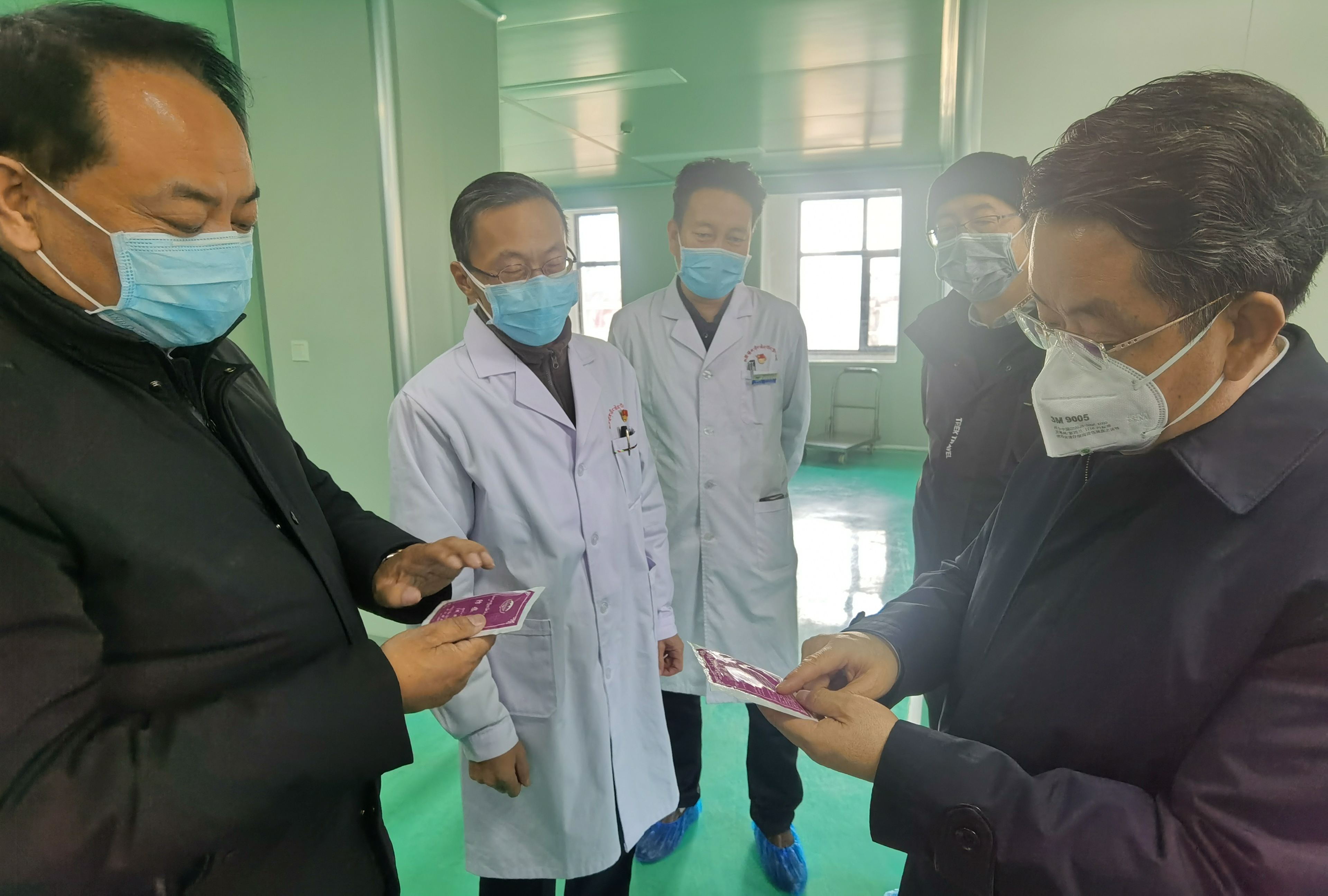 青海省科技厅莫重明厅长 赴省藏性爱直播
调研慰问(图3)